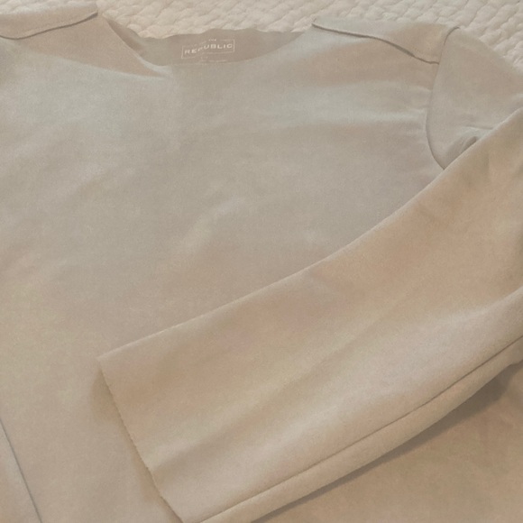 For the Republic, Soft faux suede Beige Long Sleeve top, size Large, so soft!🌸🌸🌸 - Picture 4 of 6